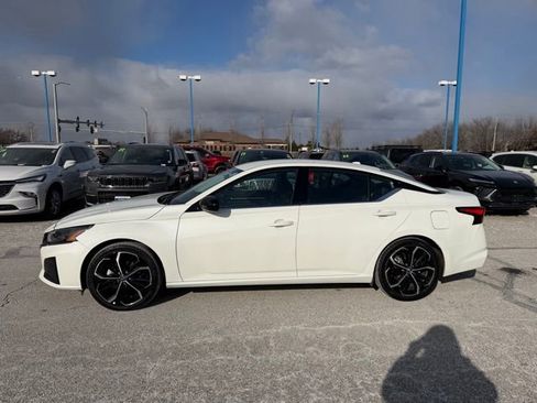 Used 2024 Nissan Altima 2.5 SR image 7