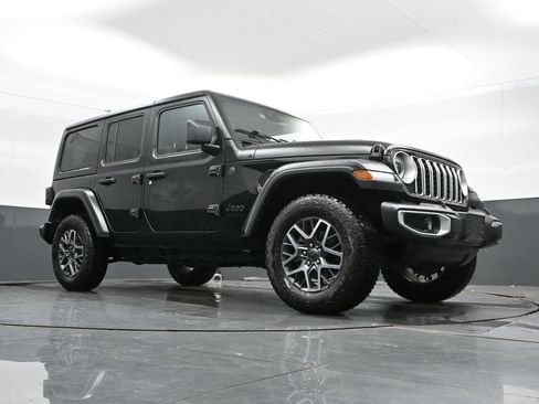 Used 2025 Jeep Wrangler Unlimited Sahara AWD/4WD image 42