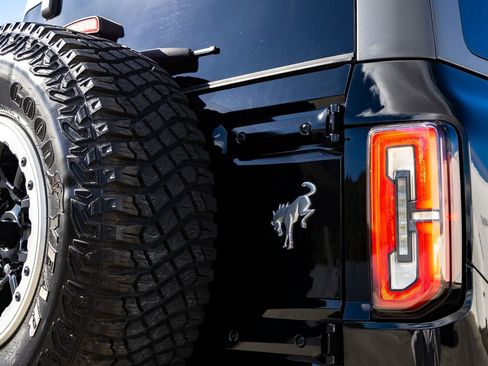 Used 2022 Ford Bronco Outer Banks w/ Sasquatch Package image 11