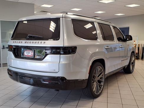 Used 2023 Jeep Grand Wagoneer Series III AWD/4WD image 5