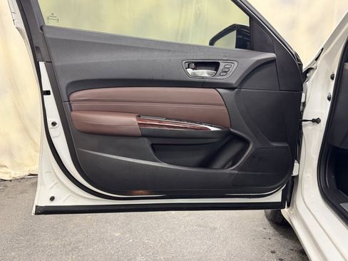 Used 2017 Acura TLX image 12
