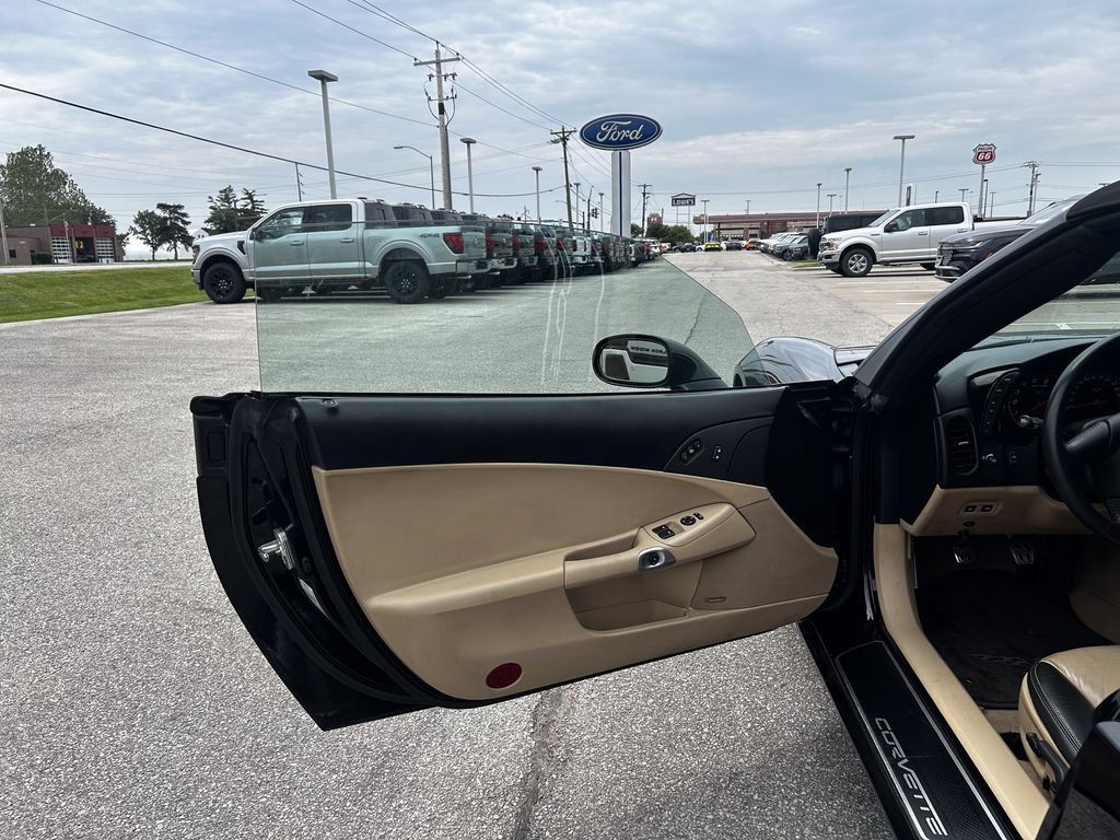 Used 2005 Chevrolet Corvette Convertible w/ Preferred Equipment Group RWD image 15