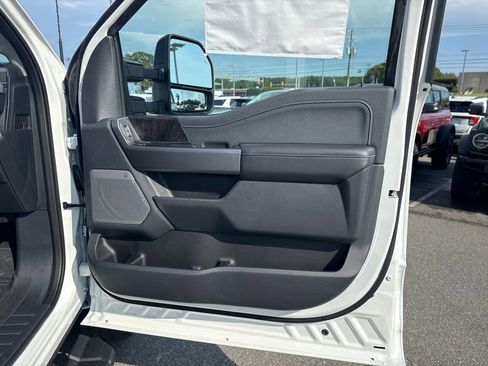 New 2025 Ford F250 Lariat w/ Lariat Ultimate Package image 23