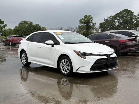 Used 2024 Toyota Corolla LE FWD image 2