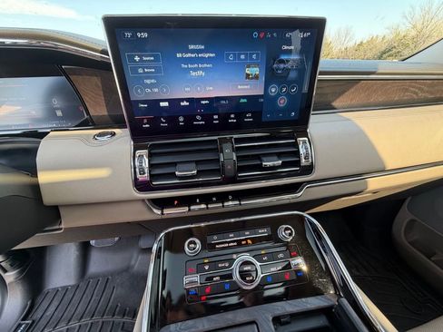Used 2024 Lincoln Navigator L Reserve image 7