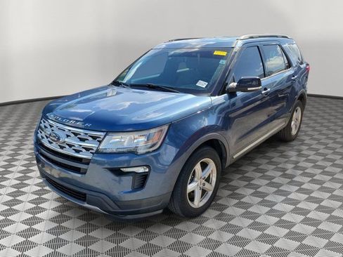 Used 2018 Ford Explorer XLT w/ Equipment Group 201A FWD image 3