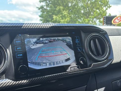 Used 2019 Toyota Tacoma TRD Off-Road w/ Technology Package AWD/4WD image 22