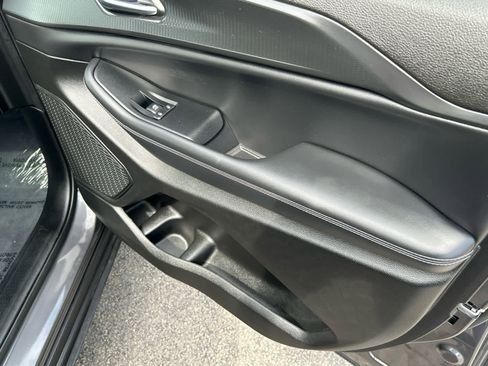 Used 2023 Jeep Grand Cherokee Altitude image 29