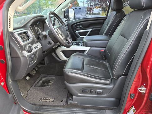 Used 2018 Nissan Titan PRO-4X w/ Pro-4x Convenience Package image 21