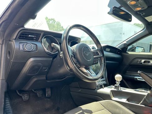 Used 2016 Ford Mustang Coupe RWD image 8