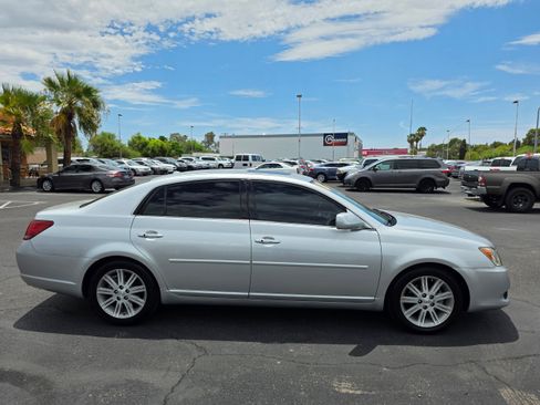 Used 2010 Toyota Avalon Limited FWD image 6