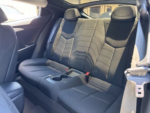 Used 2017 Hyundai Veloster FWD image 7