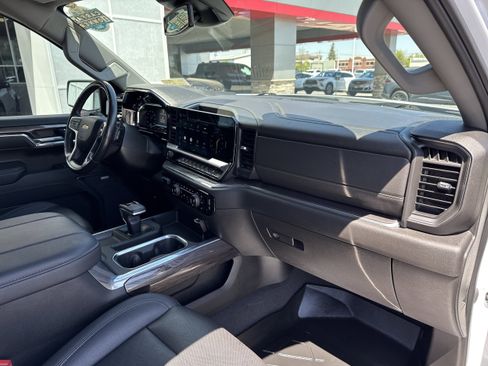 Used 2023 Chevrolet Silverado 1500 LTZ AWD/4WD image 16