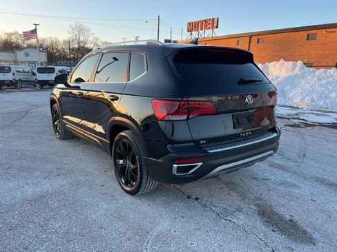 Used 2023 Volkswagen Taos SE w/ Panoramic Sunroof Package image 6