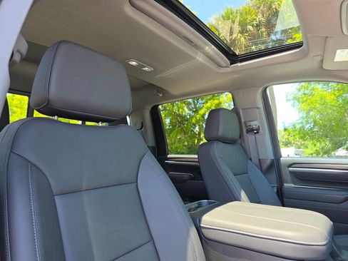 Used 2025 GMC Sierra 3500 SLT w/ SLT Convenience Package AWD/4WD image 11