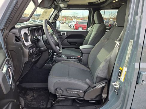 New 2026 Jeep Gladiator Sport AWD/4WD image 13