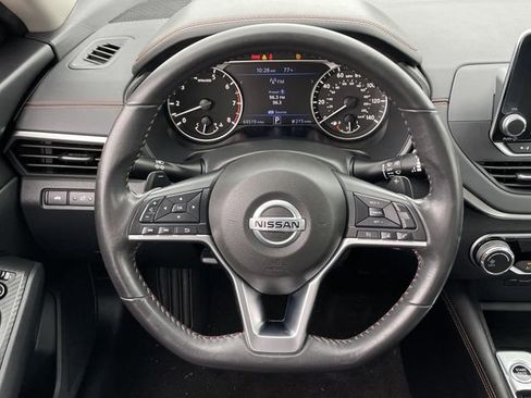 Used 2022 Nissan Altima 2.5 SR FWD image 11