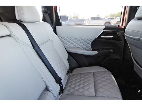 Used 2024 Mitsubishi Outlander SEL image 13