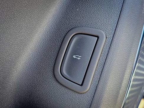 New 2026 GMC Acadia AT4 w/ LPO, Floor Liner Package AWD/4WD image 11