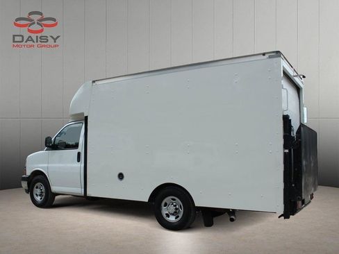 Used 2019 Chevrolet Express 3500 w/ Power Convenience Package RWD image 7