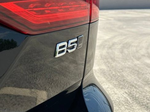 Certified 2025 Volvo V60 B5 Cross Country Plus AWD/4WD image 39