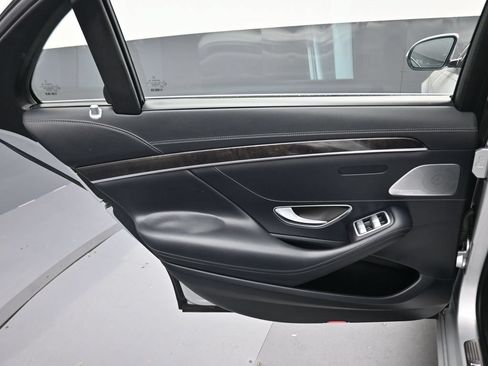 Used 2016 Mercedes-Benz S 550 4MATIC Sedan image 36