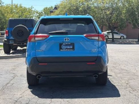 Used 2021 Toyota RAV4 XLE Premium AWD/4WD image 4