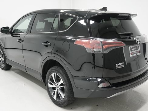 Used 2018 Toyota RAV4 XLE FWD image 6