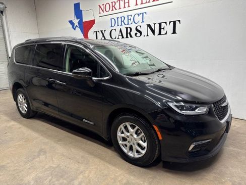 Used 2022 Chrysler Pacifica Touring-L image 3