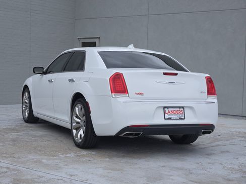 Used 2019 Chrysler 300 Limited image 5