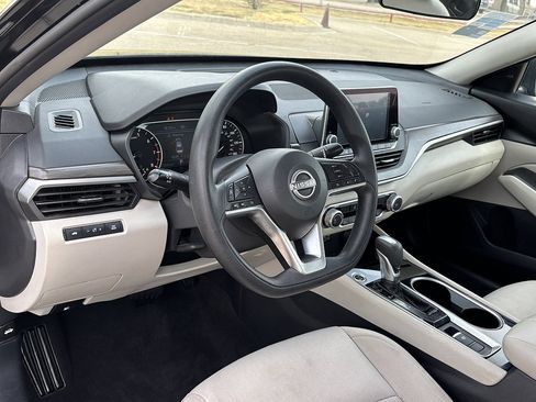 Used 2024 Nissan Altima 2.5 SV AWD/4WD image 11