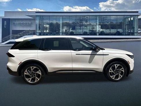 New 2026 Lincoln Nautilus Premier AWD/4WD image 8