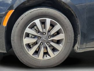 Used 2023 Chrysler Pacifica Touring-L FWD video 2
