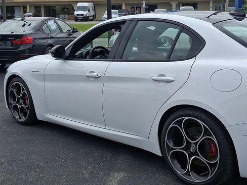 Used 2023 Alfa Romeo Giulia Veloce RWD image 4
