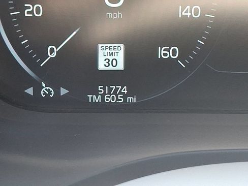 Used 2019 Volvo XC60 T5 Momentum w/ Multimedia Package AWD/4WD image 22
