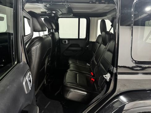 Used 2018 Jeep Wrangler Unlimited Sahara w/ Uconnect 4C Nav & Sound Group image 15