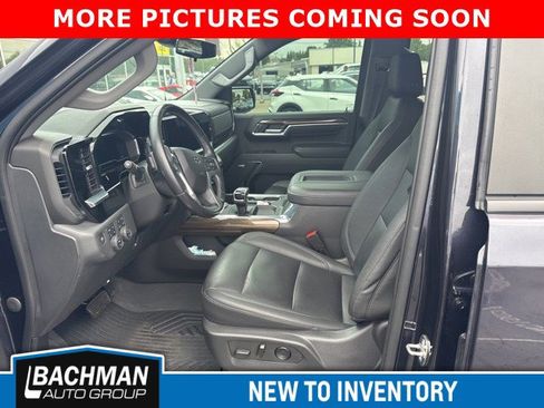 Used 2022 Chevrolet Silverado 1500 LT Trail Boss w/ LT Trail Boss Premium Package AWD/4WD image 5