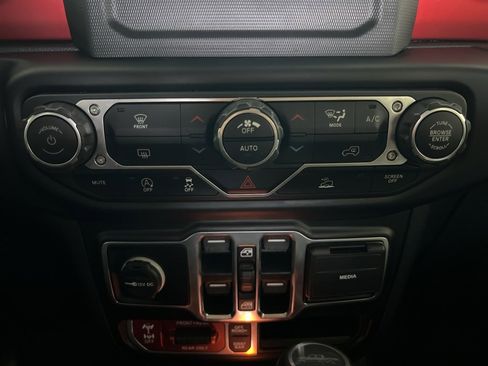 Used 2021 Jeep Gladiator Rubicon w/ Trailer Tow Package image 15