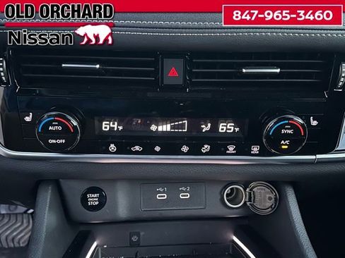 Used 2024 Nissan Rogue SL AWD/4WD image 16