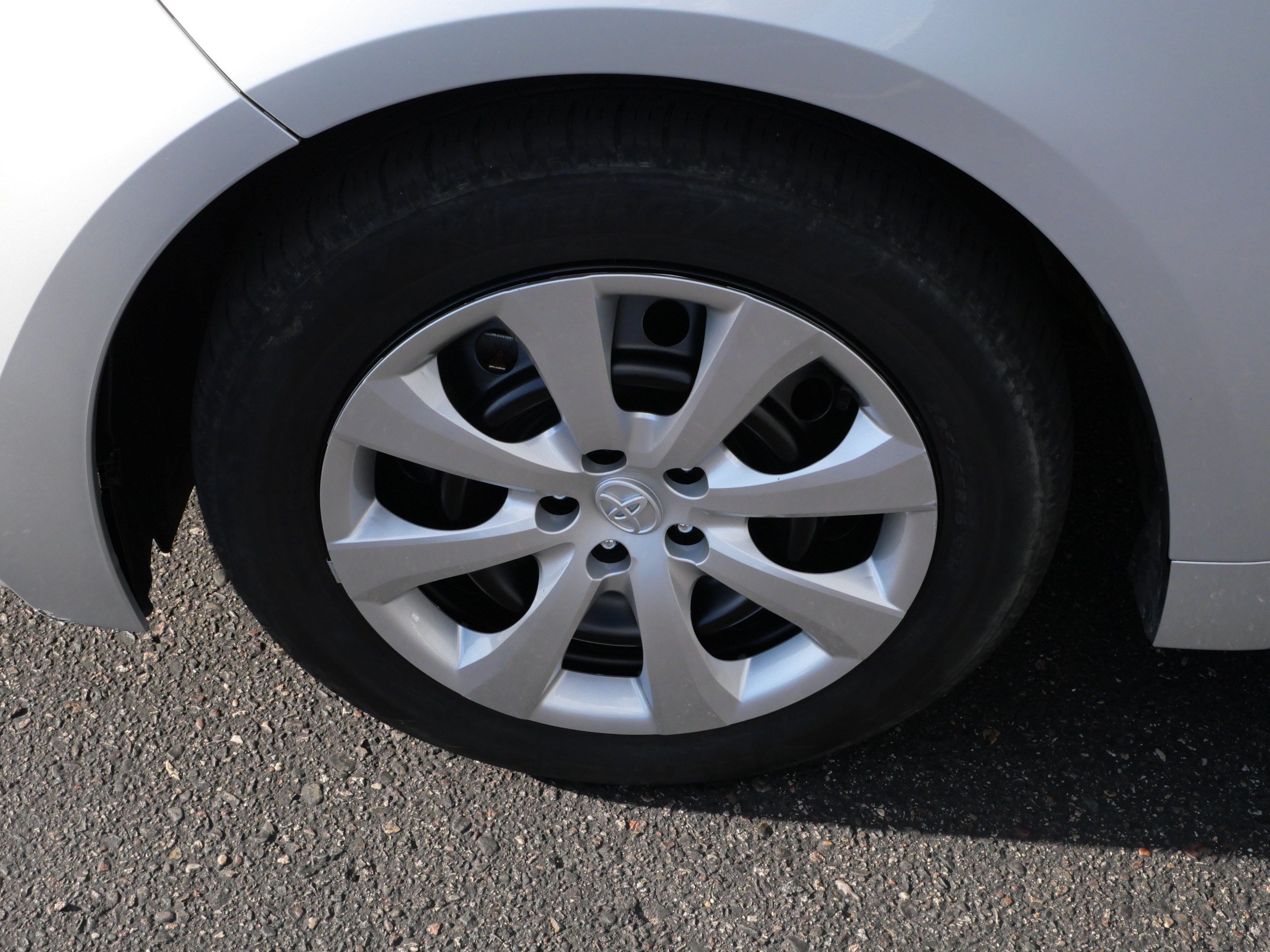 Certified 2025 Toyota Corolla LE FWD image 16