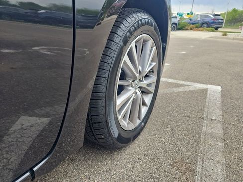 Used 2015 Toyota Corolla LE FWD image 32