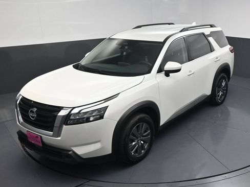 Used 2024 Nissan Pathfinder SV FWD image 15