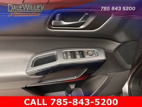 Used 2025 Nissan Pathfinder SV image 13