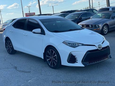 Used 2017 Toyota Corolla SE w/ Carpet Mat Package (TMS) FWD image 4