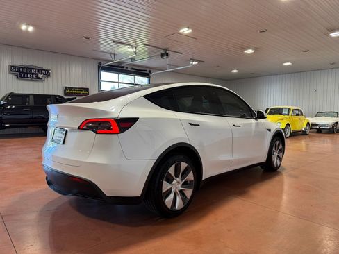 Used 2020 Tesla Model Y Long Range AWD/4WD image 9