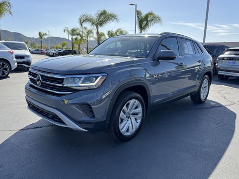 Used 2022 Volkswagen Atlas Cross Sport SE w/ Panoramic Sunroof Package FWD image 5
