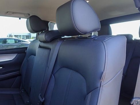 Certified 2024 MAZDA CX-90 Plug-In Hybrid w/ Preferred AWD/4WD image 24