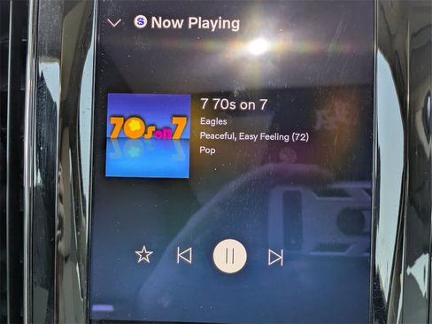 Certified 2023 Volvo XC60 B5 Plus w/ Climate Package image 18