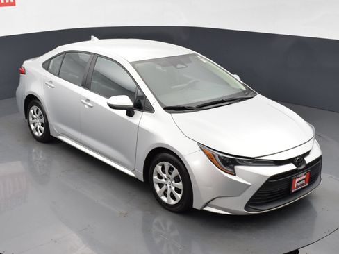 Used 2024 Toyota Corolla LE FWD image 21