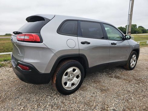 Used 2015 Jeep Cherokee Sport AWD/4WD image 4